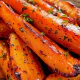 Zarte Karotten in Honig-Knoblauch-Butter